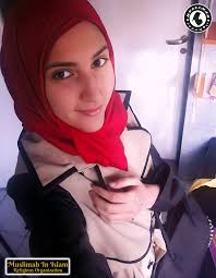 Assalamu Alaikum Warahmatullahi Wabarakatuhu "I am a Convert Muslim from  Argentina 🇦🇷, and I started to wear the Hijab and I couldn't be happier!!  I was raised in an almost atheist family,