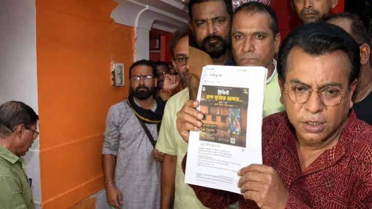 সাদা রং ঢেকে অ্যাকাডেমির দেওয়াল ফের গেরুয়া! পুরনো ছবি দেখিয়ে কী দাবি বিধায়ক রুদ্রনীলের? | Academy of Fine Arts Colour Controversy: Saffron Paint Restored After Artists ...