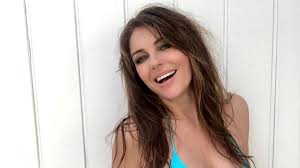 Elizabeth jane hurley (born 10 june 1965) is an english actress, businesswoman and model. Liz Hurley Ist Mit Ihren 54 Jahren Heisser Denn Je Promiflash De