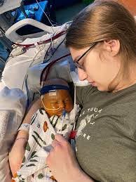 Andrea Winsett's Instagram, Twitter & Facebook