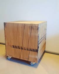 eiken houten blok op wielen leuk als salontafel krukje of bijzettafel prijs 127 50 stuk en gemaakt van echt ma houten blokken houten bankjes houten spiegel