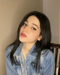 Shraddha Kulkarni's Instagram, Twitter & Facebook