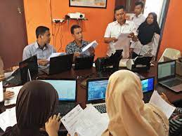 Butuh operator komputer untuk rental pengetikan bisa masuk pagi atau sore. Iklan Operator Komputer Jangan Terlalu Lama Duduk Di Depan Komputer Agielopedia Berikut Unit Kompetensi Untuk Operator Komputer 2 6 Cararra White