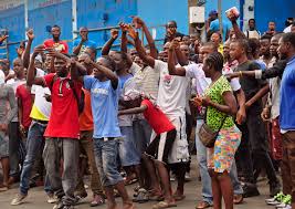 The liberia people news, campus johnson road, monrovia, liberia. Liberian Police Shoot To Disperse Ebola Quarantine Protest Virus Deaths Reach 1 350 The Japan Times