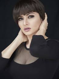 throwbackthursday Look twice and then thrice too ! A shoot done a while  ago, when I want my long tresses cropped short. Do you like the look?  #thelook #checkthis #somethingdifferent #haircut