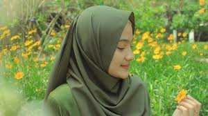 Toha putra, tanpa tahun], hal. 5 Kesalahan Yang Sering Dilakukan Wanita Berhijab Dalam Merawat Rambut