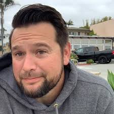 Dustin Mccaslin's Instagram, Twitter & Facebook