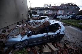 Mai multe persoane au murit în urma unei tornade care a avut loc în cehia. Iztvxlun9th8bm