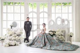Tak hanya cantik, riasan pengantin sunda juga sarat makna! Foto Prewedding Indoor Valio Studios Jogja The Bride Dept