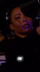 Luz negra e experimentos com Danilo Gentili e Juliana