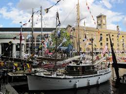The berths are so quiet at night time, what's refreshing is that your electric charge includes the laundry and showers, making it so easy to get your laundry done. St Katharine Docks Memoirs Of A Metro Girl