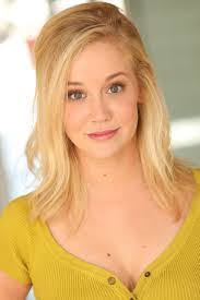 Scarlett Hendrickson's Instagram, Twitter & Facebook