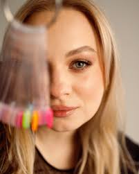 Ristorante annuale a Rimini cerca 1-pizzaiolo da subito . Contratto full  time. 1- cameriere/a per extra nelle festività per poi continuare con la  stagione lunga da maggio a ottobre. Per info contattare