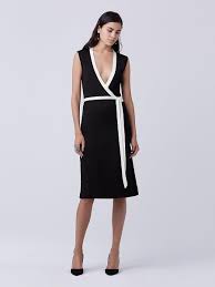 Robe portefeuille décolleté profond petite robe noire robe été robe africaine mode féminine fringues mode femme robes noires. Pourquoi La Robe Portefeuille Est Elle Si Tendance Madame Figaro