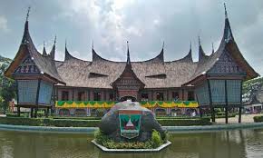 Rumah adat gadang merupakan rumah adat yang berasal dari provinsi sumatera barat. Rumah Gadang Rumah Adat Tradisional Minangkabau Andalas Tourism