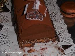Je Fais Des Buches Tout Le Mois De Decembre Pour La Famille L 39 Ecole Les Fetes D 39 Entreprises Cette An Buche De Noel Chocolat Buche De Noel Chocolat