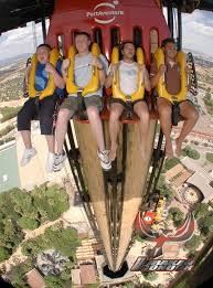 Es un lugar específicamente creado con un elevado componente de tecnología y adrenalina, destinado a todos los miembros de la familia. Hurakan Condor Wikipedia