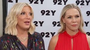 Jennie garth and tori spelling helped define '90s tv in beverly hills, 90210. Beverly Hills 90210 Reboot Tori Spelling Und Jennie Garth Vermissen Luke Perry 52
