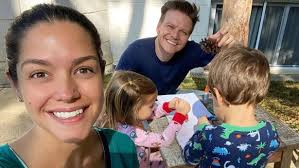 Before his solo act, he was a lead singer in various bands. Thais Fersoza E Michel Telo Fazem Decoracao Natalina Com Filhos Nossa Atividade Do Sabado