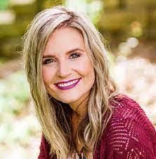 Holly Brower's Instagram, Twitter & Facebook