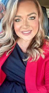 Eloise Leslie's Instagram, Twitter & Facebook