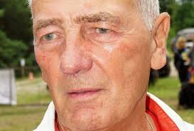 W młodości uprawiał gimnastykę sportową w klubie legia warszawa. Karol Strasburger Nie Mial Pojecia Co Duzo Mlodsza Zona Robi Za Jego Plecami Nagle Wszyscy Sie Dowiedzieli