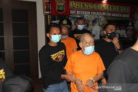 Polisi Tangkap Dua Lansia Pengepul Dan Bandar Judi Togel Singapura