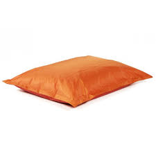 Il est conçu pour être utilisé autant en intérieur, qu'en extérieur, que dans l'eau et pour durer dans le temps. Pouf Geant En Polyester Orange Storm 3 Suisses