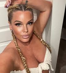 Tracy Pavlik's Instagram, Twitter & Facebook