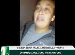 [#VIDEO] #Chilena ebria ocasiona triple choque y muerde a taxista al ser  intervenida . #Tacna , ► https://goo.gl/iWbwdf
