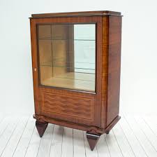 The cabinet is made of beautifully figured rosewood and is a superb quality antique piece which is ideal for display, perfect for storing decorative items or books. Art Deco Rosewood Vitrine Display Cabinet 83645
