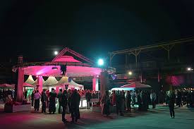 Heute als sonderpublikation in der welt: Duftstars Party Mit Barbara Schoneberger Nazan Eckes Schwester Belgin