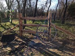 Cedar Split Rail Fence Section 10 Per Rail Learn More On Craigslist Oklahoma Https Oklahomacity Craigsl Cedar Split Rail Fence Split Rail Fence Rail Fence