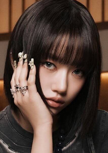SOOIN, Kim Soo-in, MEOVV, SOOIN MEOVV, SOOIN Profile, SOOIN Facts, SOOIN Birthday, SOOIN Age, SOOIN Dance, MEOVV Members, THEBLACKLABEL, K-pop, K-pop Idols, K-pop Girl Groups