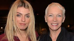 Annie Lennox S Daughter Grew Up To Look Just Like The Legend Celeb News Network