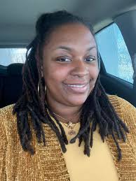 Who recommends for hair coloring in Aurora with auburn and purple  highlights?