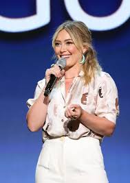 In september, duff debuted the blonde hair color that she planned to wear while shooting the reboot. The Lizzie Mcguire Reboot Writers Reunite While Hilary Duff Confirms Show Is Still Possible