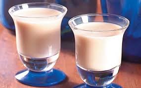Resultado de imagen de licor leche cabra