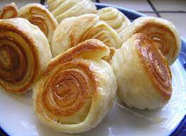 Valentina und ihre familie waren gekommen, auf der suche nach einem besseren leben. Susse Dampfnudeln Mit Karamellkruste Olga Kocht Und Backt Dampfnudeln Dampfnudeln Rezept Kochen Und Backen