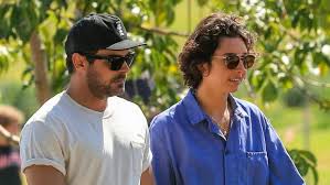 The actor was spotted out and about on numerous occasions in recent weeks with aussie model vanessa valladares, who is rumoured to be his new girlfriend. Zac Efron Holds Hands With Rumored New Girlfriend Vanessa Valladares In Australia Entertainment Tonight