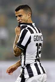 ‎seˈbastjan dʒoˈviŋko‏) هو لاعب كرة قدم إيطالي محترف يلعب في مركز الوسط المهاجم والهجوم مع نادي الهلال السعودي والمنتخب الإيطالي. ÙŠÙˆÙÙ†ØªÙˆØ³ ÙŠØ¹Ù„Ù† Ø±Ø­ÙŠÙ„ Ø¬ÙŠÙˆÙÙŠÙ†ÙƒÙˆ Ø¬Ø±Ø§Ø¡Ø© Ù†ÙŠÙˆØ²