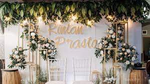 Pasca lebaran, ada rencana bakal gelar lamaran atau pertunangan? Hemat Budget Diy Backdrop Lamaran Ini Bisa Kamu Buat Sendiri Lho