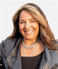 Debbie Hoch's Instagram, Twitter & Facebook