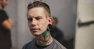 Lee Stanton's Instagram, Twitter & Facebook