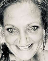 End of an era here in Centra Mooncoin as we say goodbye to our long  standing colleague. After 17 great years melissa is leaving us and will be  greatly missed by customers