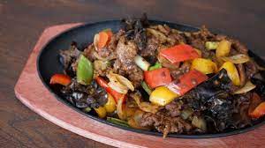 Homemade Sizzling Beef Like At The Chinese Restaurant Morgane Recipes Http Quick Pw 2ovv Cooking Recipe Food Sizzling Beef Recipe Recipes Beef