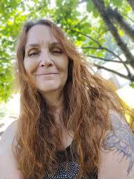 Is it only me who sees that the main character of "Mom" looks like Rick  Springfield as Vince Vincente in SPN?? 😅 Maybe it is just a mindtrick of  Lucifer.... 🙆😅