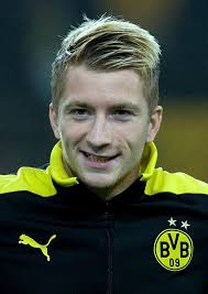 He has tight fade on the sides and some highlights on the upper side of hairs. 23 Marco Reus Hairstyle Pictures And Tutorial Reus Hairstyle Reus Marco Reus