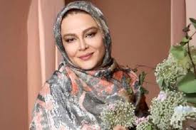 بهاره رهنما: زن‌ها همیشه می‌ترسند! از اینکه موی کوتاه بهشان نیاید، از اینکه خوب آرایش نکنند اما زن‌ها ترسو نیستند! موهایشان را کوتاه می‌کنند، زیبا آرایش می‌کنند و مردی را که دوست ندارد، ترک می‌کنند!