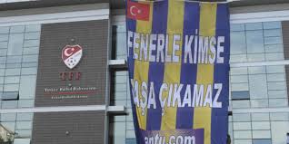 Fenerbahçe bayrağı, ela bayrak, bayrak i̇malatı. Tff Binasina Fenerbahce Bayragi Asildi